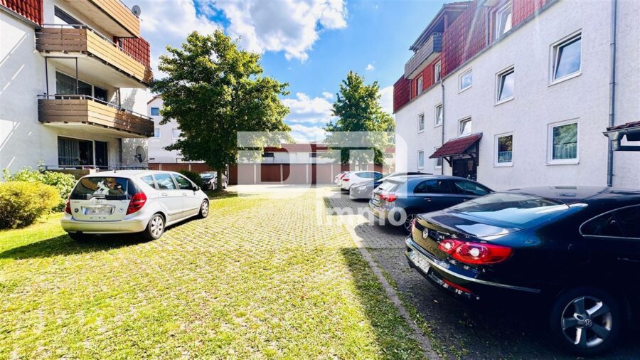 WE 2 - Moderne Zweizimmerwohnung BJ 1991 mit Balkon in zentraler Lage - Parkflächen vor dem Haus